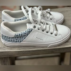 Tommy Hilfiger white low-top sneakers NWOT